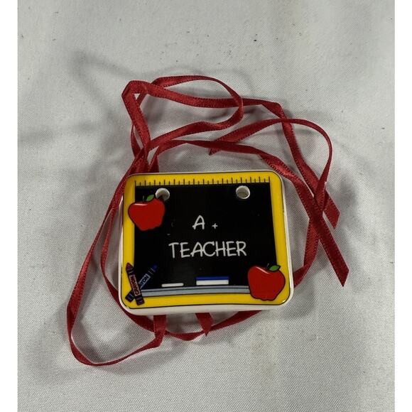 Longaberger A+ Teacher Tie-On #36617 Chalkboard Apples - Picture 2 of 3